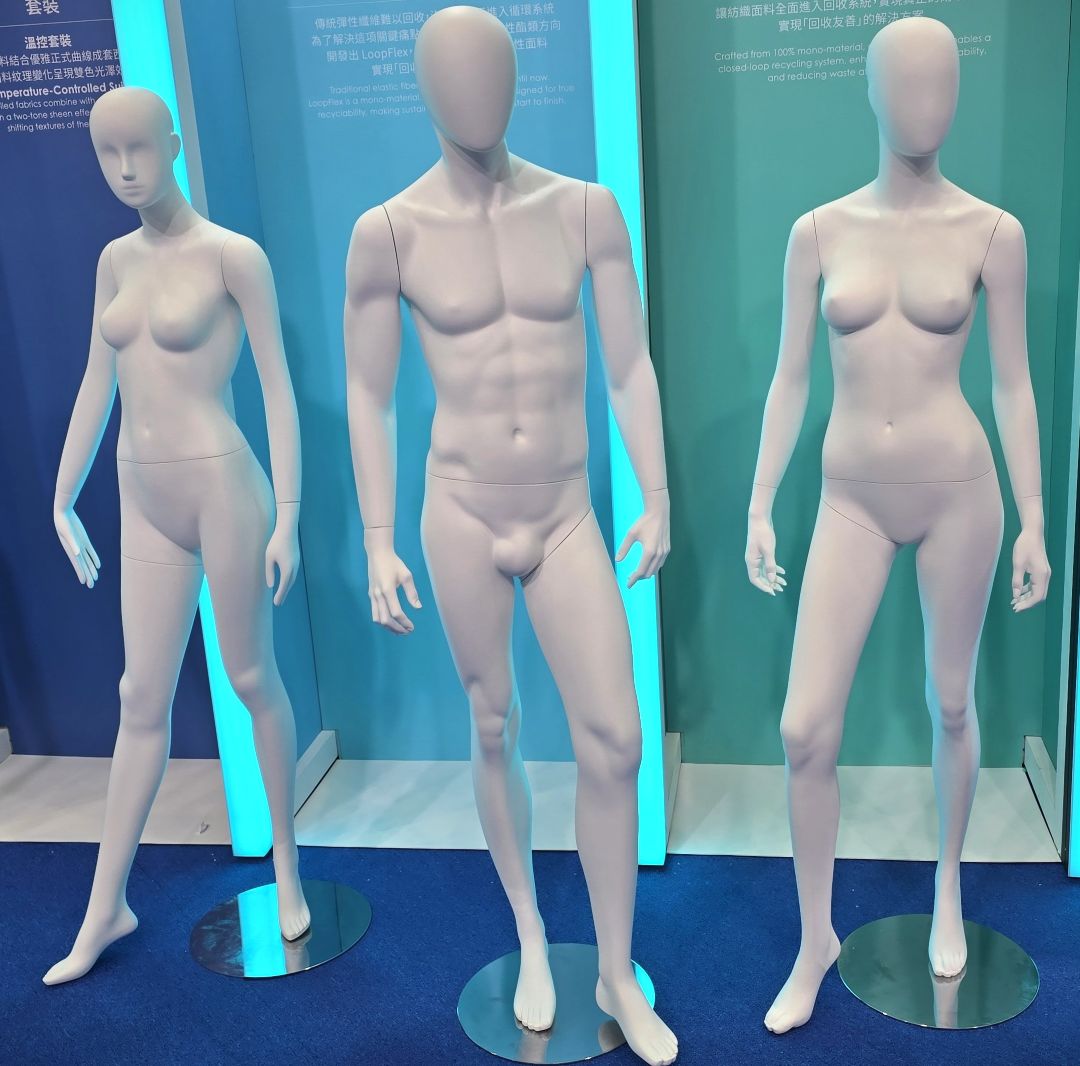 2025年10月18日纺拓会在南港展场租用本公司新型模特儿圆满完成参展